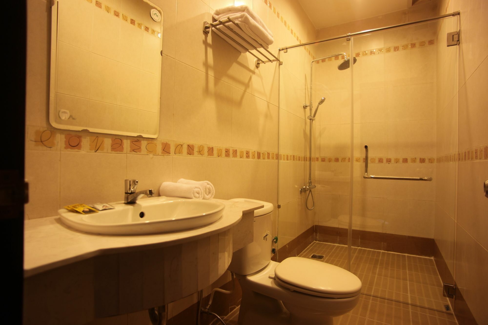 הו צ'י מין סיטי Aha Friday Hotel Le Hong Phong מראה חיצוני תמונה